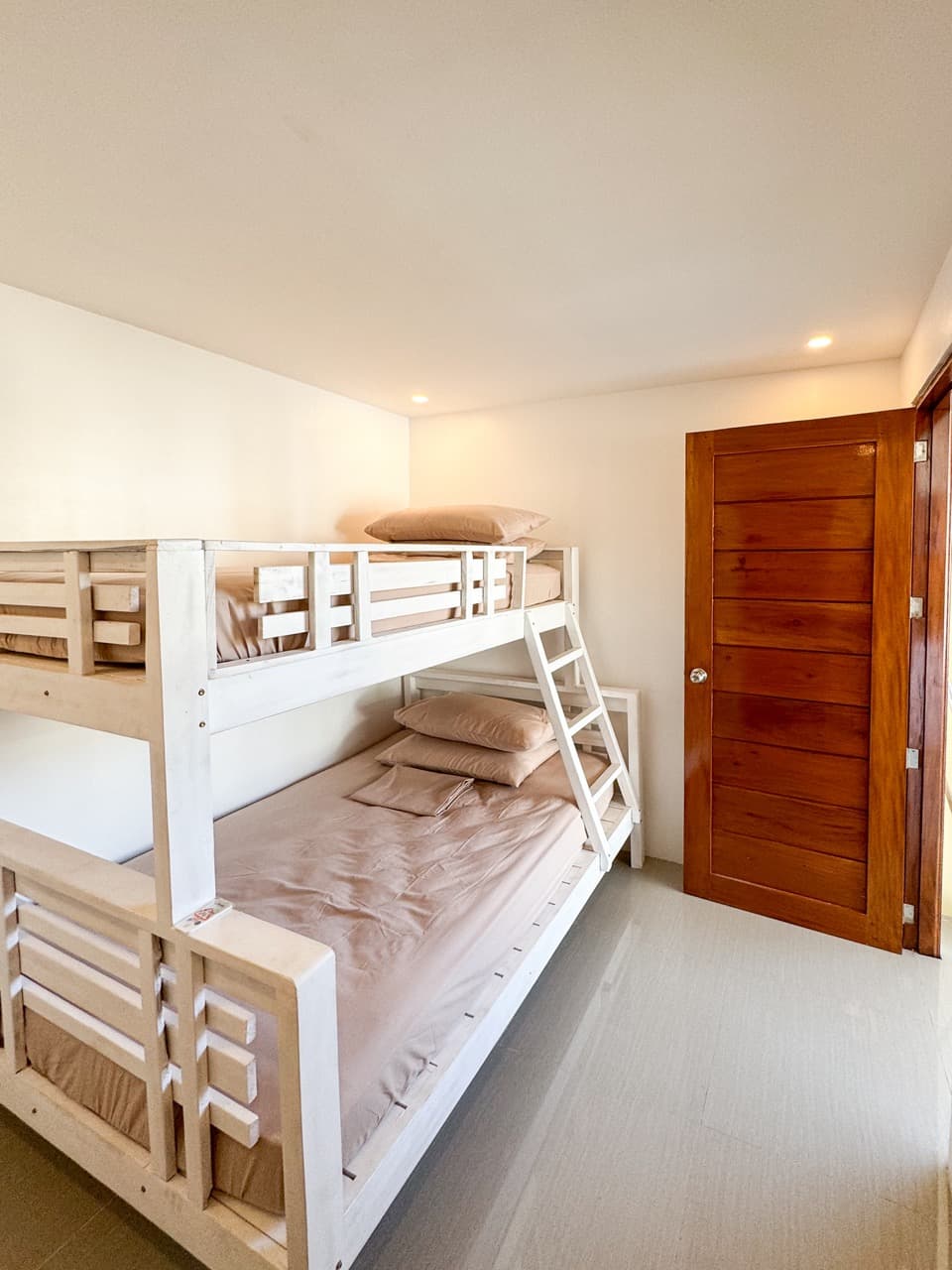 Spacious 2BR Getaway | Netflix•Wi-Fi•9Pax•Parking — 2-Bedroom rental in Lipa City, Batangas